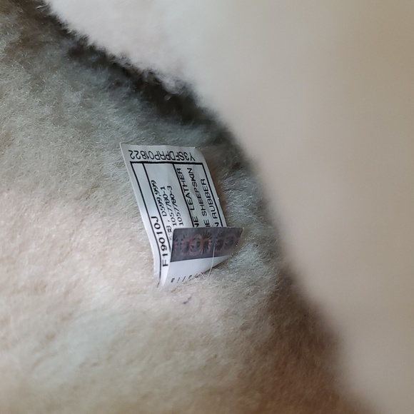 Ugg Australia Women 5803 Ankle Chestnut Sheepskin II Button Boots shoes sz 8 - Picture 16 of 16